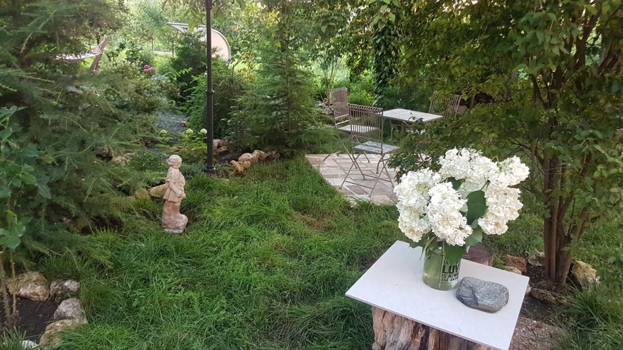 Hotel Casa Magnolia Douăzeci şi Trei August Esterno foto